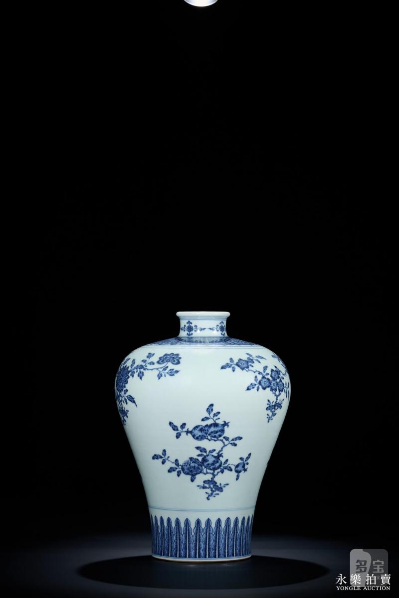 清乾隆 青花折枝花果纹梅瓶 - 图3